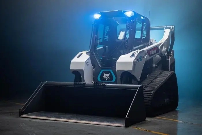 Moog Inc. Partners with Doosan Bobcat to Create World’s First All-Electric Compact Track Loader